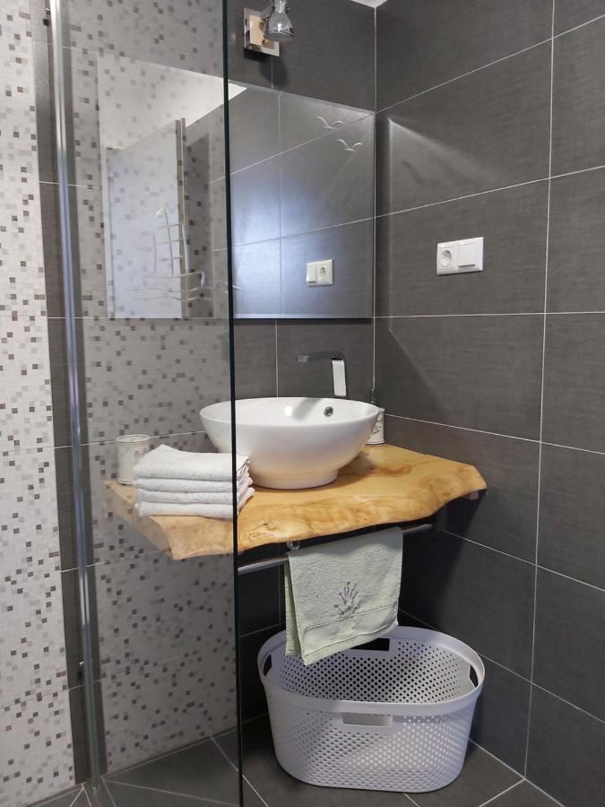 Studio Apartman Grizzly สลูน ภายนอก รูปภาพ