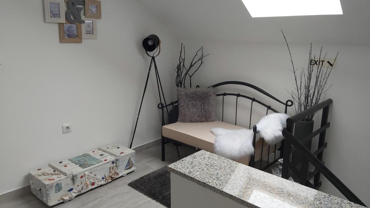Studio Apartman Grizzly สลูน ภายนอก รูปภาพ