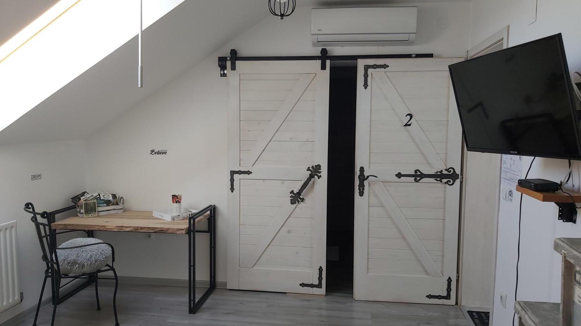 Studio Apartman Grizzly สลูน ภายนอก รูปภาพ